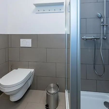 Deichhaeuser Anna Kueste Deichhaeuser Anna Kueste 8-23 * בנסרסיל